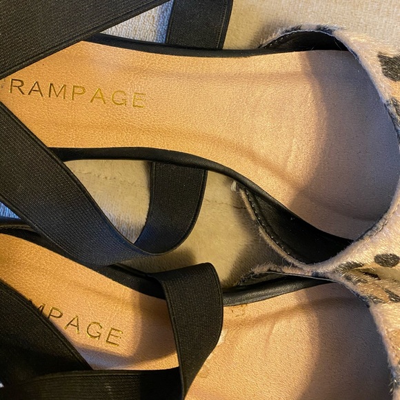 Cheetah Pattern Flats - Picture 2 of 4